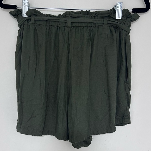 Hollister Green Ultra High Rise Flowy Shorts with Belt Size Medium - Picture 2 of 6